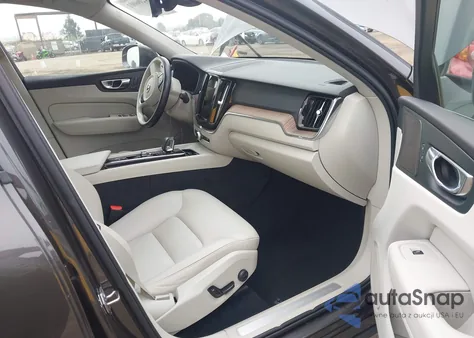 2022 Volvo Xc60 Recharge Plug-In Hybrid T8 Inscription Expression z USA, uszkodzony, nr VIN YV4BR0DK1N1915593